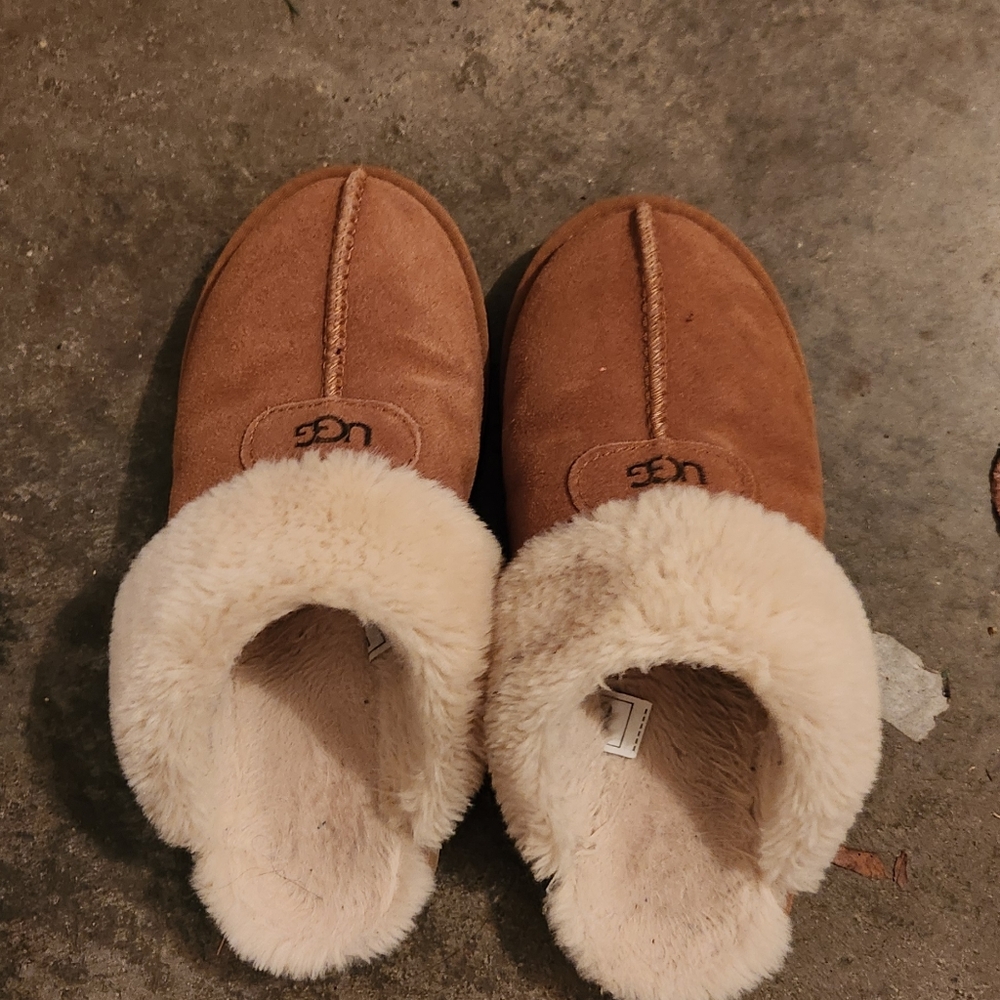 DONT BUYYYYY Ugg coquette fluffy slippers